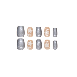 Faux ongles faits main œil de chat et fleur de poirier gris argenté et rose nude