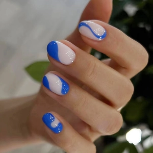 Blue White Wave Pattern Press On Nails ABS Plastic 3D Water Drop Short Round Shape Artificial Finger Nails