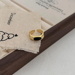 Minimalist 925 sterling silver gold ring with oval black onyx in a vintage bamboo style
