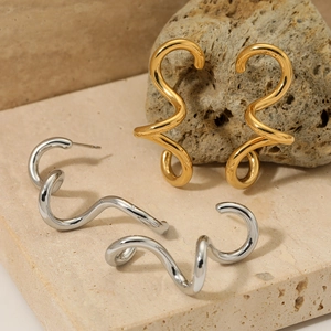 Minimalist Stainless Steel Spiral Hoop Earrings Aesthetic Wave Line Earrings Modern Geometric Dainty Jewelry For Women