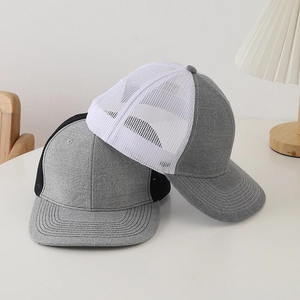 Casquettes trucker respirantes en gris clair et foncé pour protection solaire extérieure