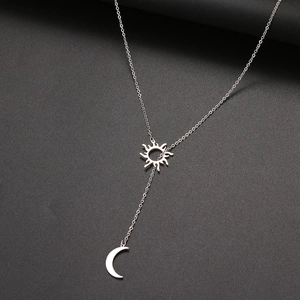 Élégant collier lasso Y en acier inoxydable avec pendentifs célestes soleil et lune