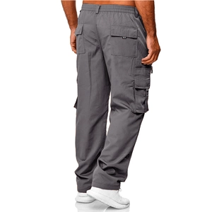 Vue arrière du pantalon cargo homme montrant les poches multiples et la taille élastique