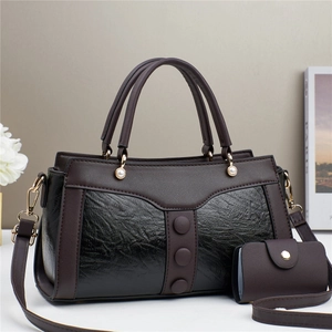 Elegante kaffeebraune Vintage-Handtasche aus Kunstleder mit Riemen und Mini-Beutel