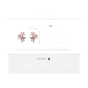 Detail view of purple flower earrings with alloy material specifications and 2cm size mark