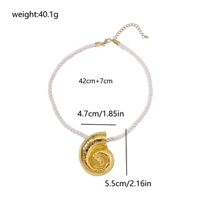 Detailed close-up of a gold shell pendant necklace with product dimensions and 40.1g weight