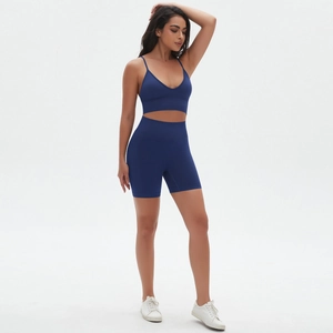 Nahtloses Yoga-Set mit V-Ausschnitt Sport-BH und marineblauen Radlerhosen für Damen
