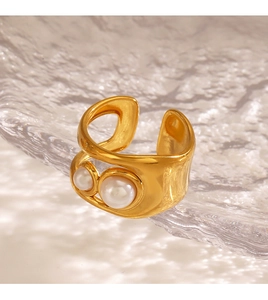Detailed view of the gold-plated finish and dual pearls on the adjustable ring band