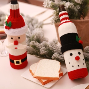 Housses de bouteille de vin de Noël tricotées avec Père Noël et bonhomme de neige décor