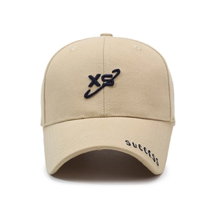 Casquette de baseball kaki avec broderies XS et SUCCESS, couronne structurée et visière courbe