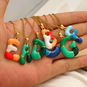 Collier à pendentifs lettres colorés en acier inoxydable avec émail 3D pour femme