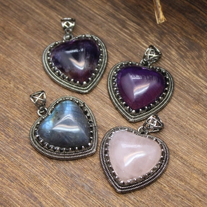 Heart Shaped Natural Stone Pendant Retro Alloy Border Amethyst Rose Quartz Labradorite Vintage Style Jewelry For Women