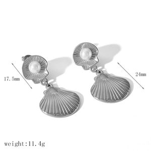 Detailed size specifications for shell and pearl stainless steel earrings weighing 11.4g