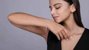 Close-up of elegant S925 sterling silver moissanite tennis bracelet worn on wrist