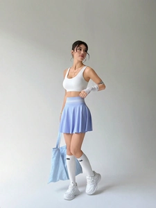 Gonna da tennis in maglia senza cuciture viola chiaro con canotta bianca e accessori
