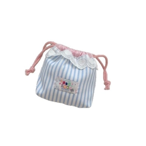 Sac à cordon à rayures bleues et blanches avec dentelle et écusson dessin animé