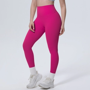 Detail der hoch taillierten rosafarbenen Yoga-Leggings mit nahtlosem Stretch-Kompressionsstoff