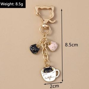 Detail view of cat paw keychain with dimensions 8.5cm and weights 8.5g on beige background
