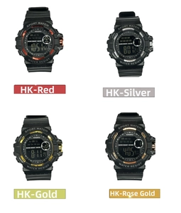 Gros plan sur quatre montres de sport HK-336 avec lunette en métal et boîtier étanche