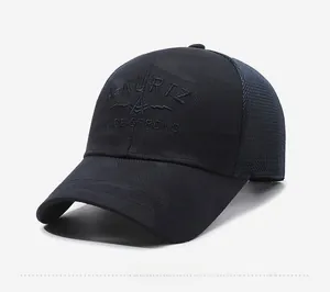 Detailansicht der Camouflage-Kappe mit atmungsaktivem Mesh und Stickerei