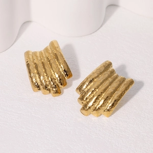Vintage style 18K gold-plated stainless steel earrings with hammered wavy texture