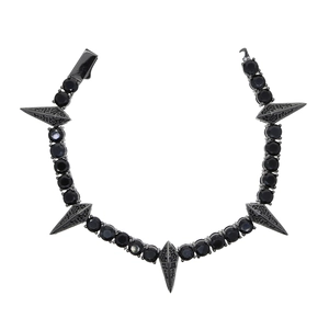 Détail du bracelet tennis noir de 5mm avec pointes métalliques et oxydes de zirconium