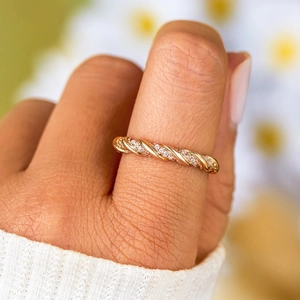 Elegant s925 sterling silver rose gold twist ring with sparkling pavé micro-inlaid stones