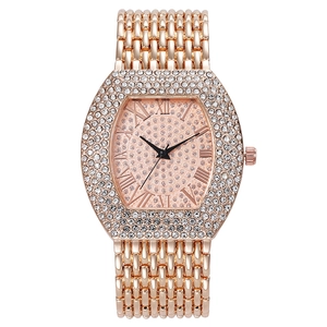 Montre tonneau luxe pour femme en or rose avec chiffres romains et cadran pavé