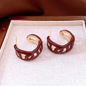 18K gold plated burgundy enamel C-shaped hollow earrings in minimalist chain link design