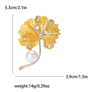 Ginkgo leaf enamel brooch with pearl and rhinestones, size 5.3x3.9cm golden finish jewelry