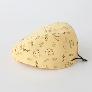 Detail of adjustable elastic drawstring on yellow baby beret with bear pattern