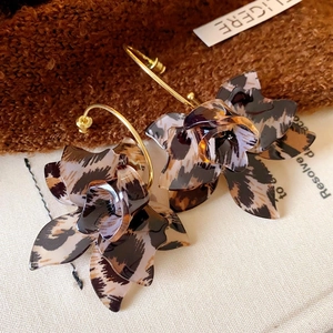 Vintage leopard print flower hoop earrings with golden metal hooks for a premium look