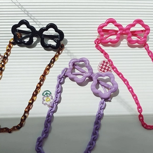 Kids flower-shaped sunglasses with matching thick chains and cute heart pendants