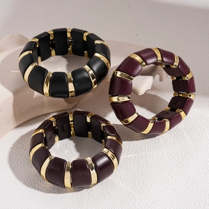 Bracelets extensibles en acrylique minimalistes avec séparateurs dorés noirs et bordeaux