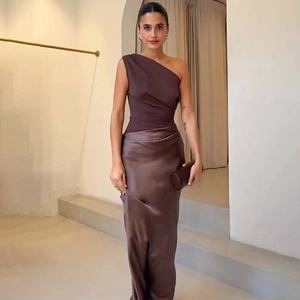 Robe Longue Une Épaule Satin Froncée Sans Manches Sexy Coupe Ajustée Taille Haute Élégante Soirée Été Pour Femmes