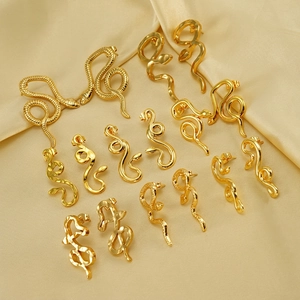 Boucles D'oreilles Serpent Plaqué Or 18K Acier Inoxydable Forme Animale Irrégulière Bijoux De Mode Pour Femmes