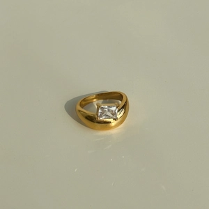 Retro 18k gold plated curved ring featuring a central rectangular white zircon stone
