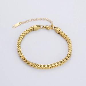 Detail of 18K gold plated stainless steel wheat chain bracelet with lobster clasp and extender