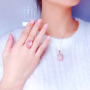 Elegant rose gold jewelry set with pink quartz oval stones for a feminine look