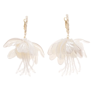 Elegant white floral tassel earrings with pearl beads and gold metal ear hooks