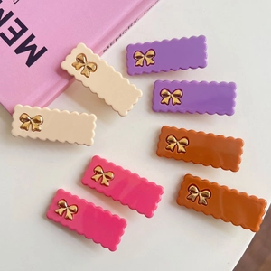 Pince à Cheveux en Acétate à Bord Ondulé Rectangulaire de Mode Avec Décoration Nœud Doré Doux Clip Latéral Quotidien pour Femme