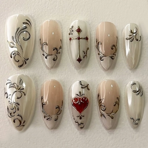 Ongles À Presser À La Main Style Gothique Rétro Longs Amande Faux Ongles Avec Vigne Baroque Argentée Et Cœur De Croix Rouge