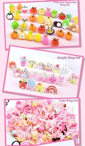 Détails de bagues roses pour enfants en plastique avec motifs de fruits et gâteaux