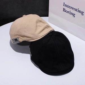 Unisex Schirmmütze im japanischen Stil aus Baumwolle in Beige und Schwarz mit Patch
