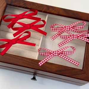 Lot de 6 nœuds papillon en velours rouge et à carreaux dans un écrin à bijoux en bois