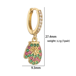 Makroansicht von Weihnachts-Handschuh-Ohrringen mit Zirkonia und Maßangaben