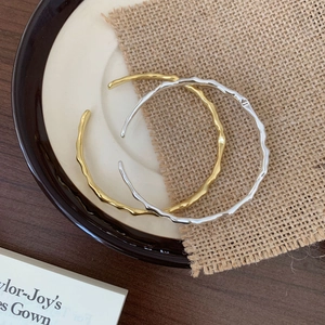 Minimalist S925 sterling silver hammered open cuffs in gold and silver finishes