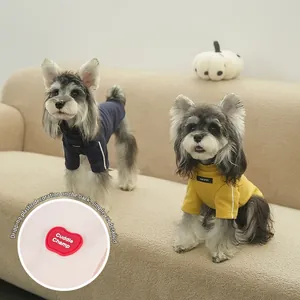 Pull doux pour chien avec rayures et écusson Cuddle Champ pour petits animaux