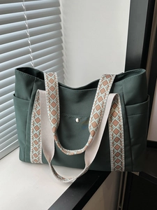 Borsa tote in tela verde scuro minimalista con manici a rombi intrecciati e tasche laterali