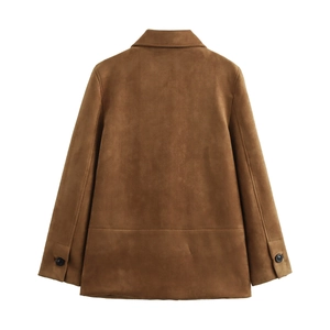 Vue arrière d'une veste oversize marron en daim synthétique avec col à revers rétro